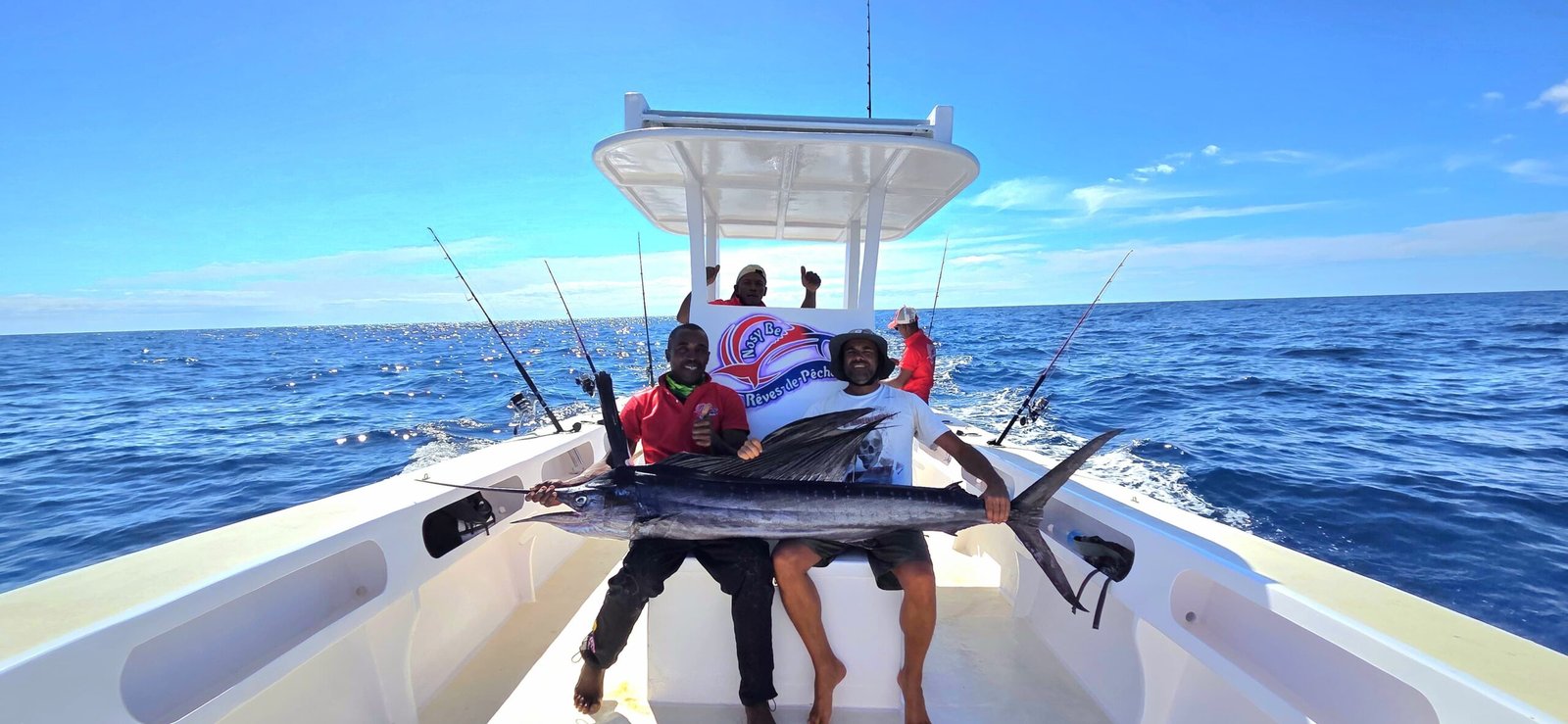 Espadon voilier capturé à la traîne lors d’une sortie de pêche sportive à la journée depuis Nosy Be