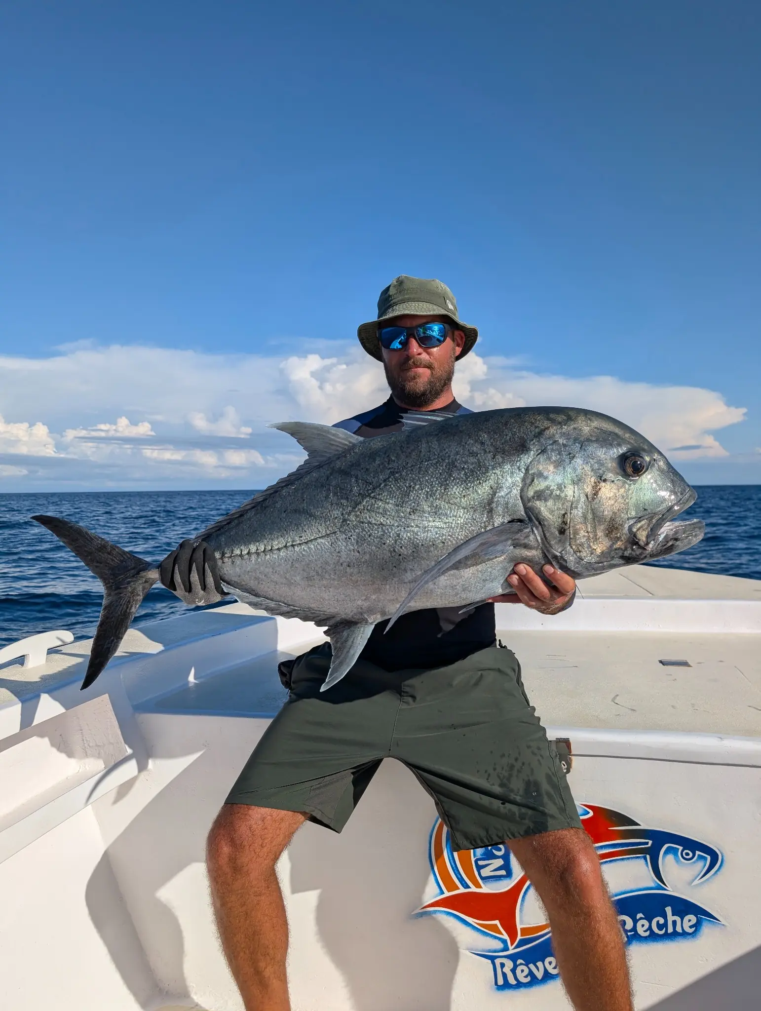 Superbe carangue Gt prise au jig à Nosy Mitsio, Madagascar