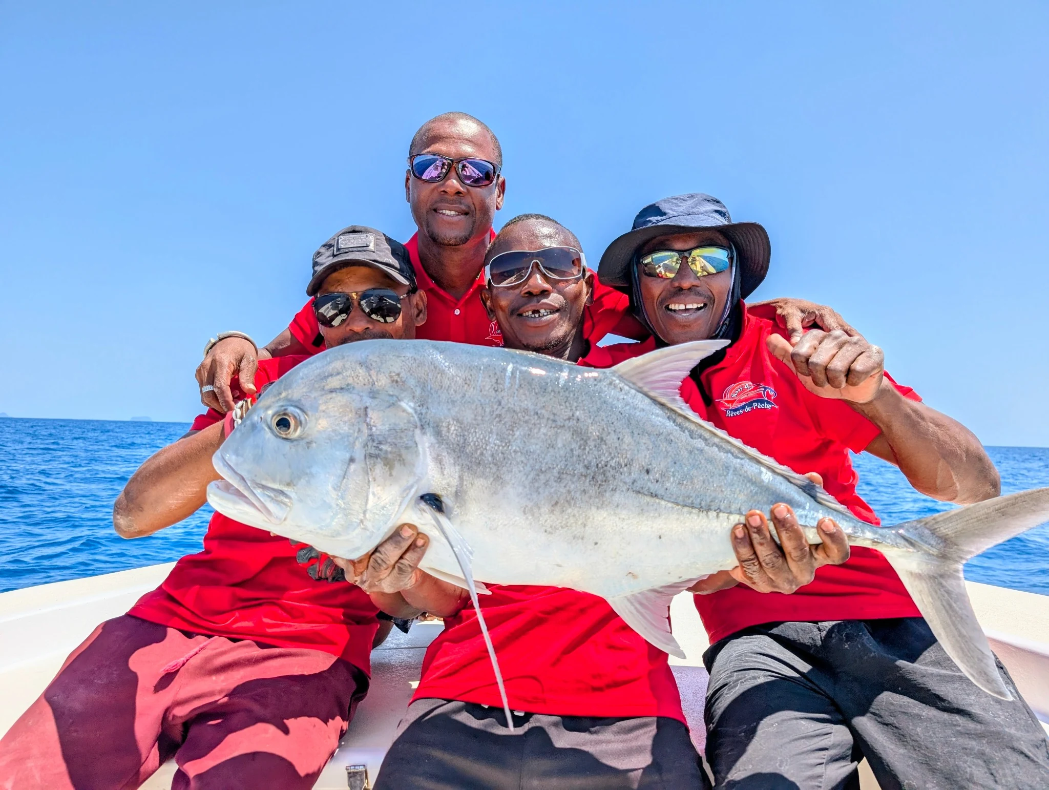Superbe carangue GT prise au jig lors d'un séjour de pêche à Mitsio, Madagascar