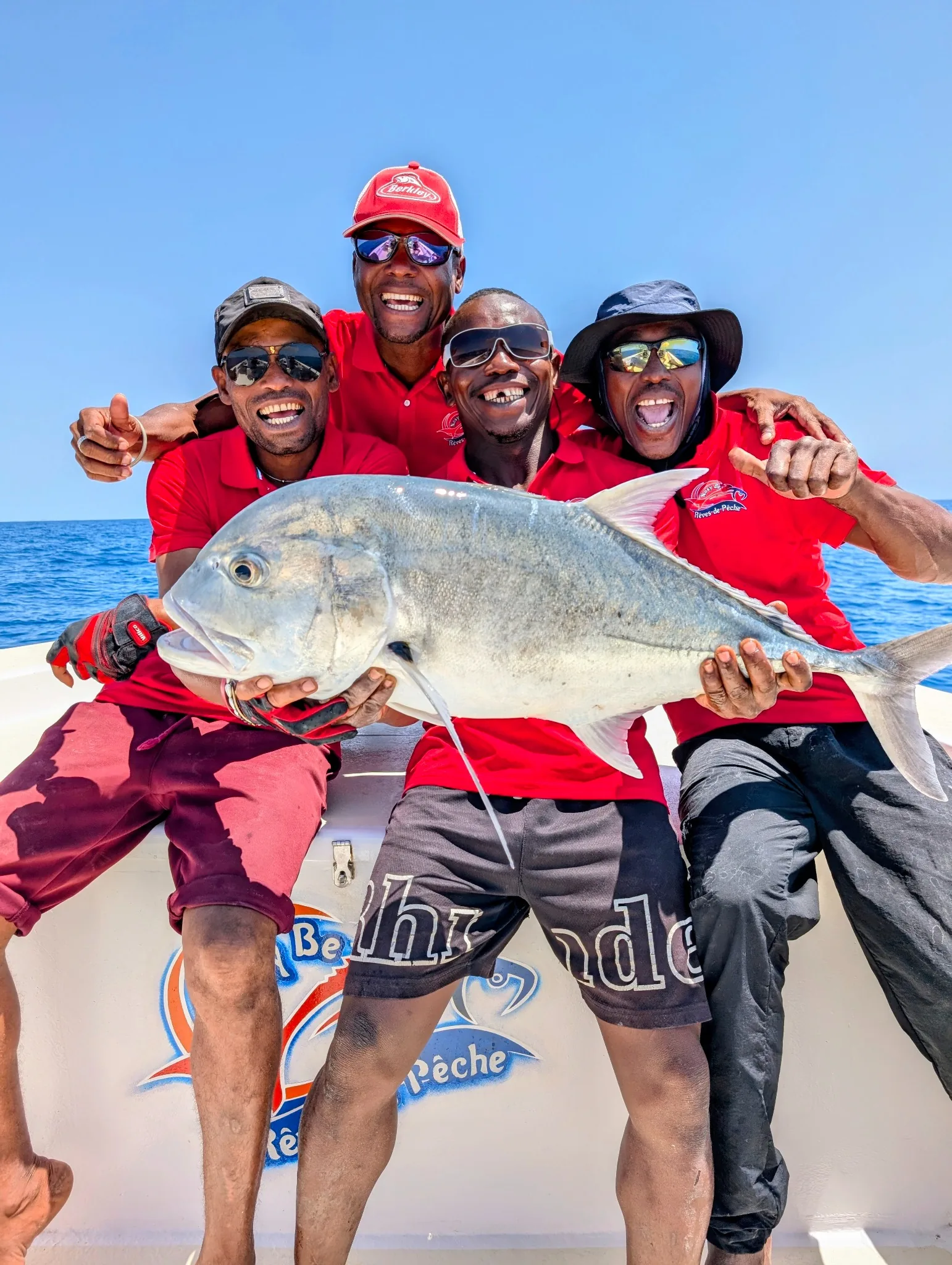 Superbe carangue GT prise au jig lors d'un séjour de pêche à Mitsio, Madagascar