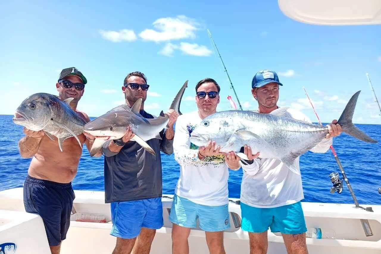 Pêche au gros depuis Nosy be au Banc du Grand Castor : carangue gt et requin