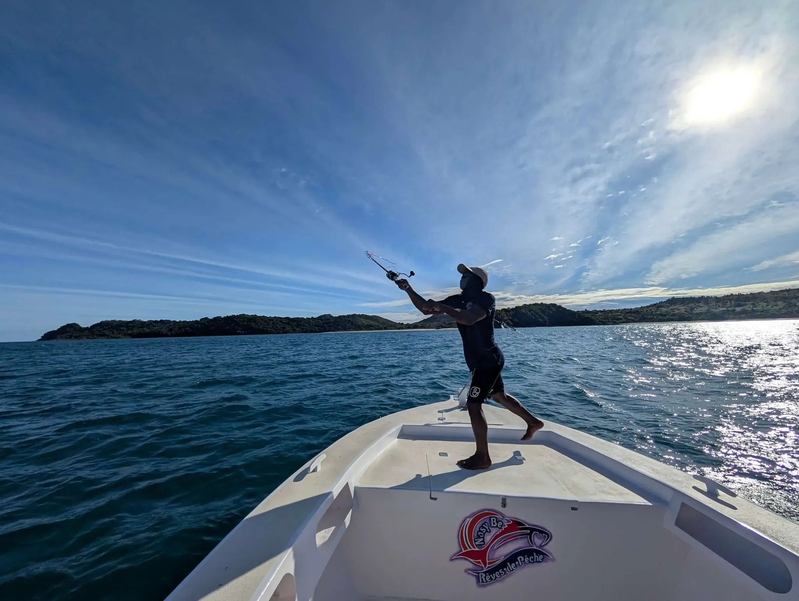 Action de lancer de popper depuis le bateau au Cap San Sébastien, Madagascar