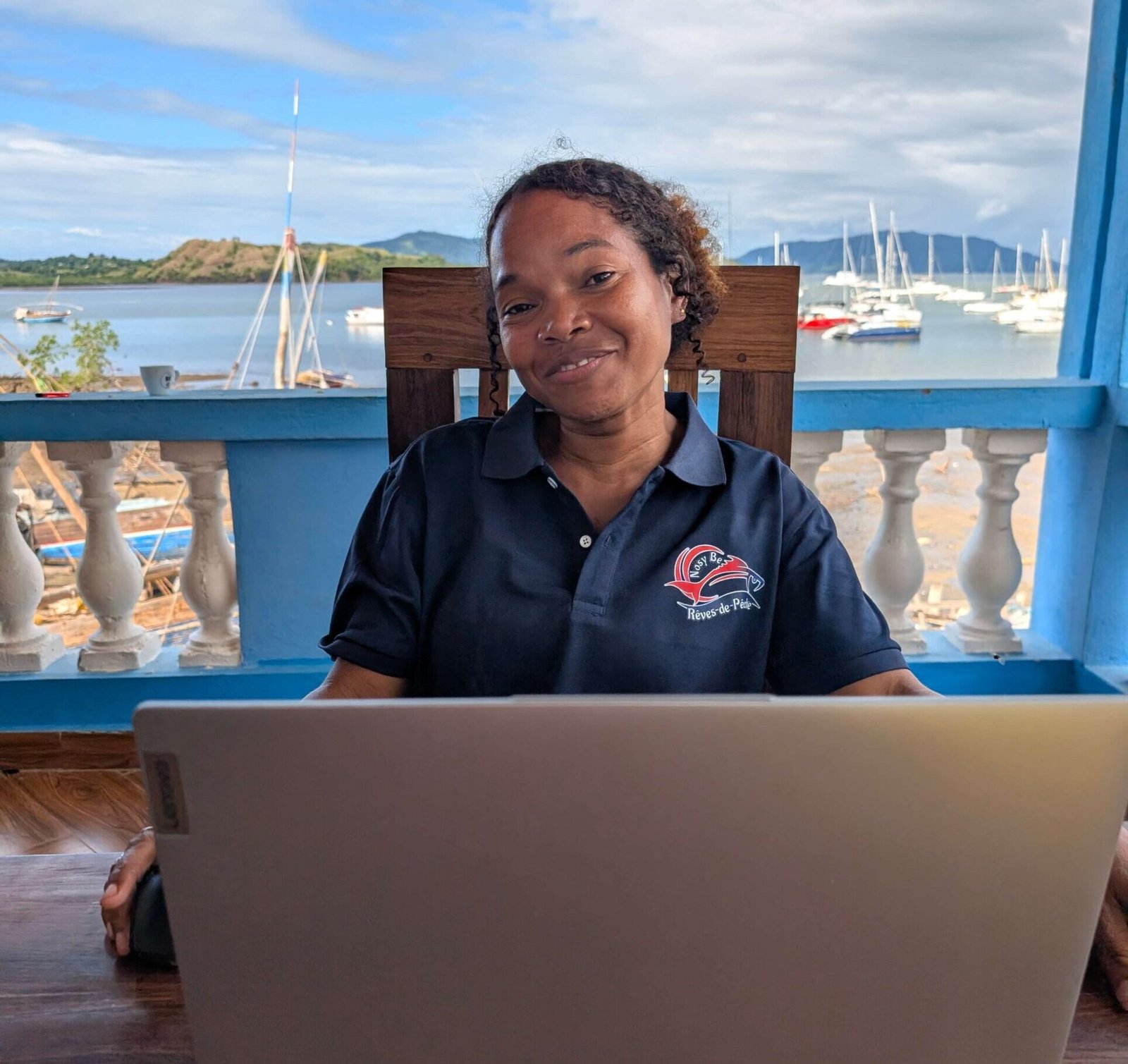 Responsable du service client de Nosy Be Rêves de Pêche assurant un accompagnement personnalisé depuis Nosy Be, Madagascar