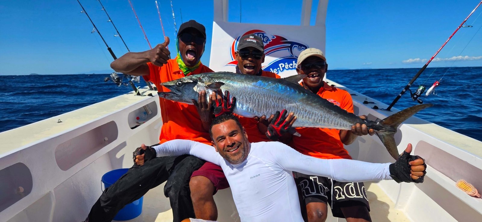 Thazard de 35 kg pris au popper près du Cap San Sébastien, avec le soutien de l’équipe Nosy Be Rêves de Pêche